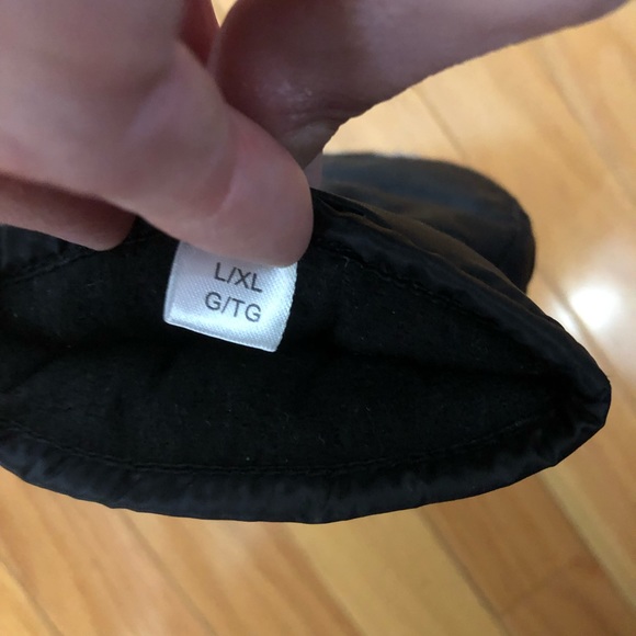 Canada Goose Mittens - Picture 2 of 2